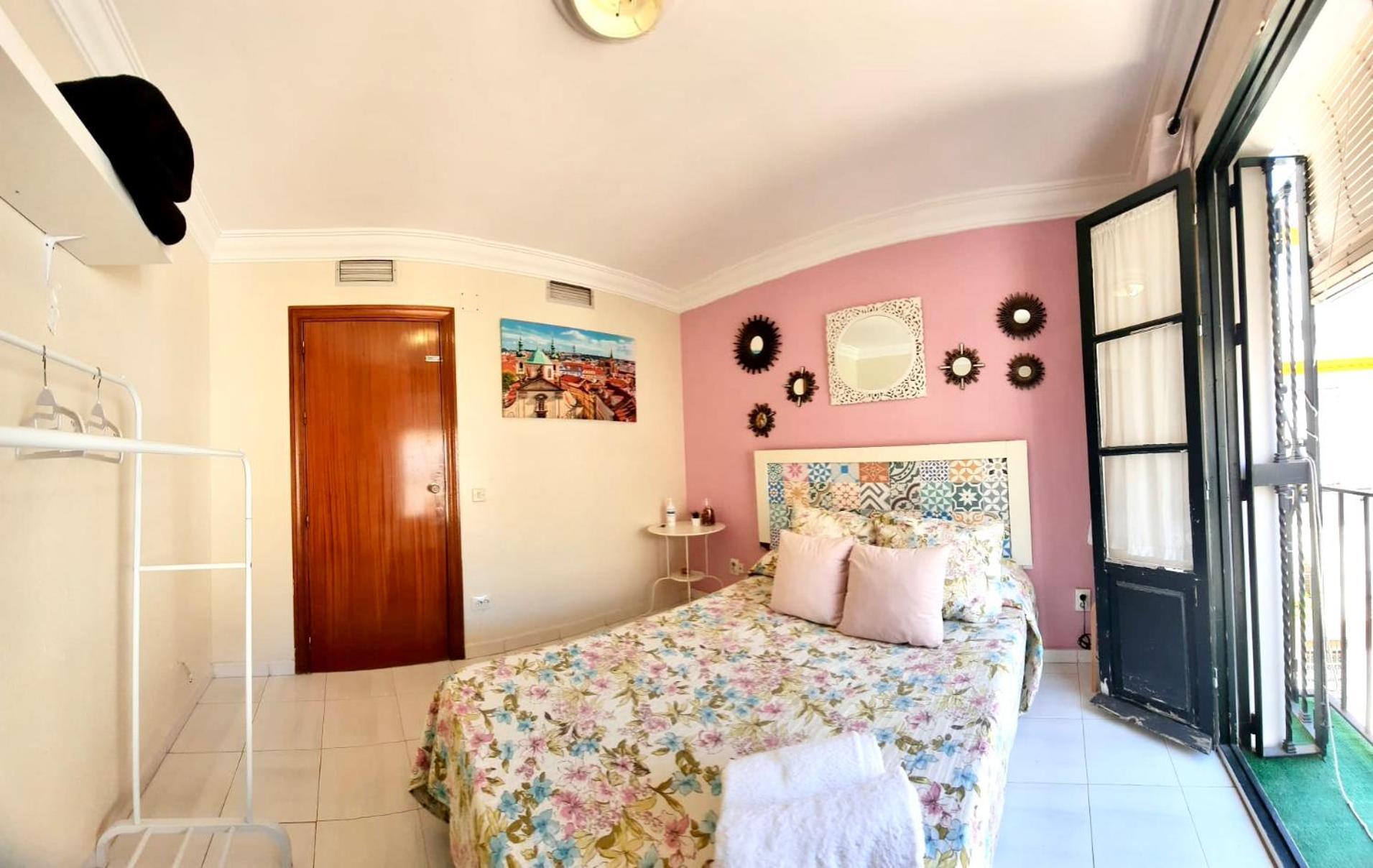 Budget And Cute Rooms With Balcony Sevilla Center Dış mekan fotoğraf