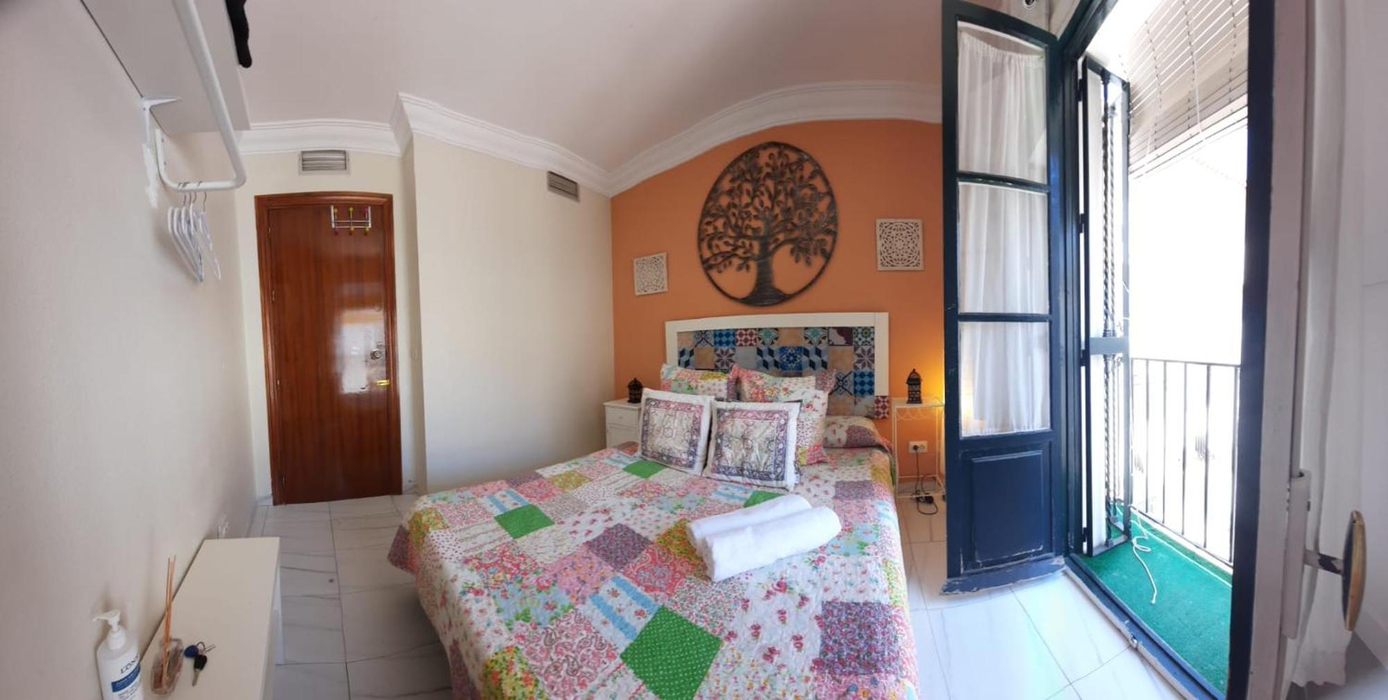 Budget And Cute Rooms With Balcony Sevilla Center Dış mekan fotoğraf