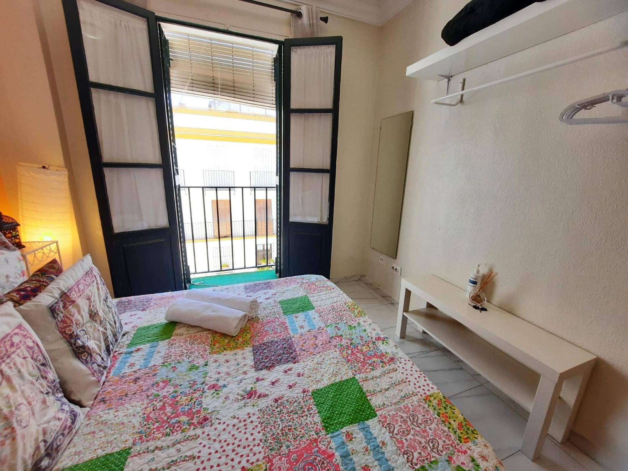 Budget And Cute Rooms With Balcony Sevilla Center Dış mekan fotoğraf