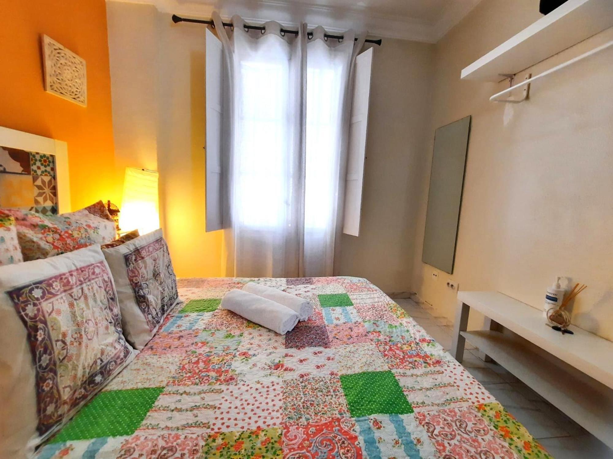 Budget And Cute Rooms With Balcony Sevilla Center Dış mekan fotoğraf